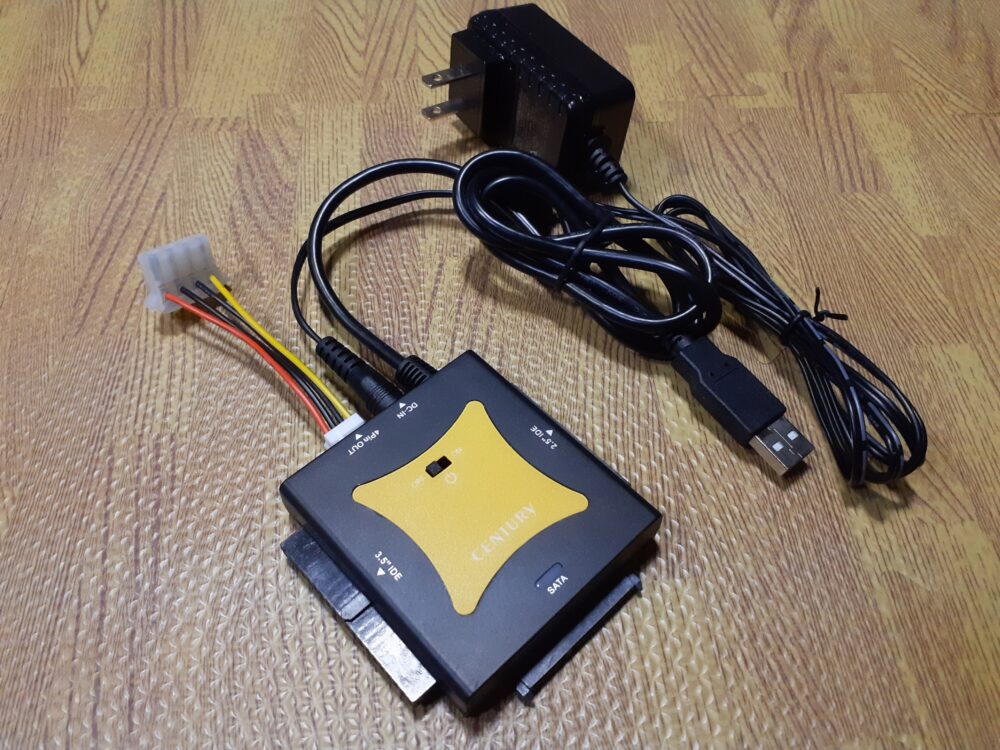 IDE＆SATA to USB2.0変換アダプター（モデル：CRAISU2V3）の画像です。