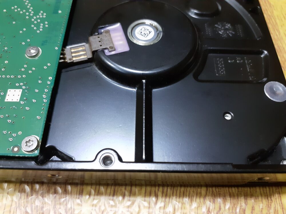 内蔵HDD底面のプラッター部分